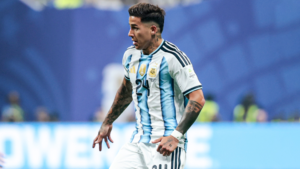 Enzo Fernández en el partido frente a Egipto