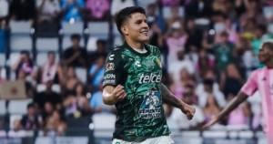 Daniel Arcila celebrando su doblete ante Inter Miami